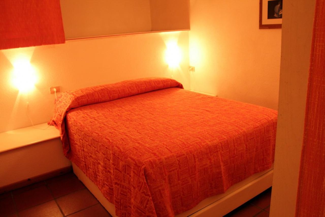 Residence Portolaconia Appartamenti Cannigione Zimmer foto